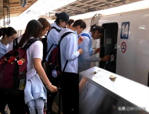 在日本，高个女孩的“甜蜜烦恼”