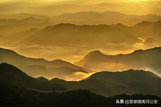 势拔五岳掩赤城 五岳掩赤城原意是什么